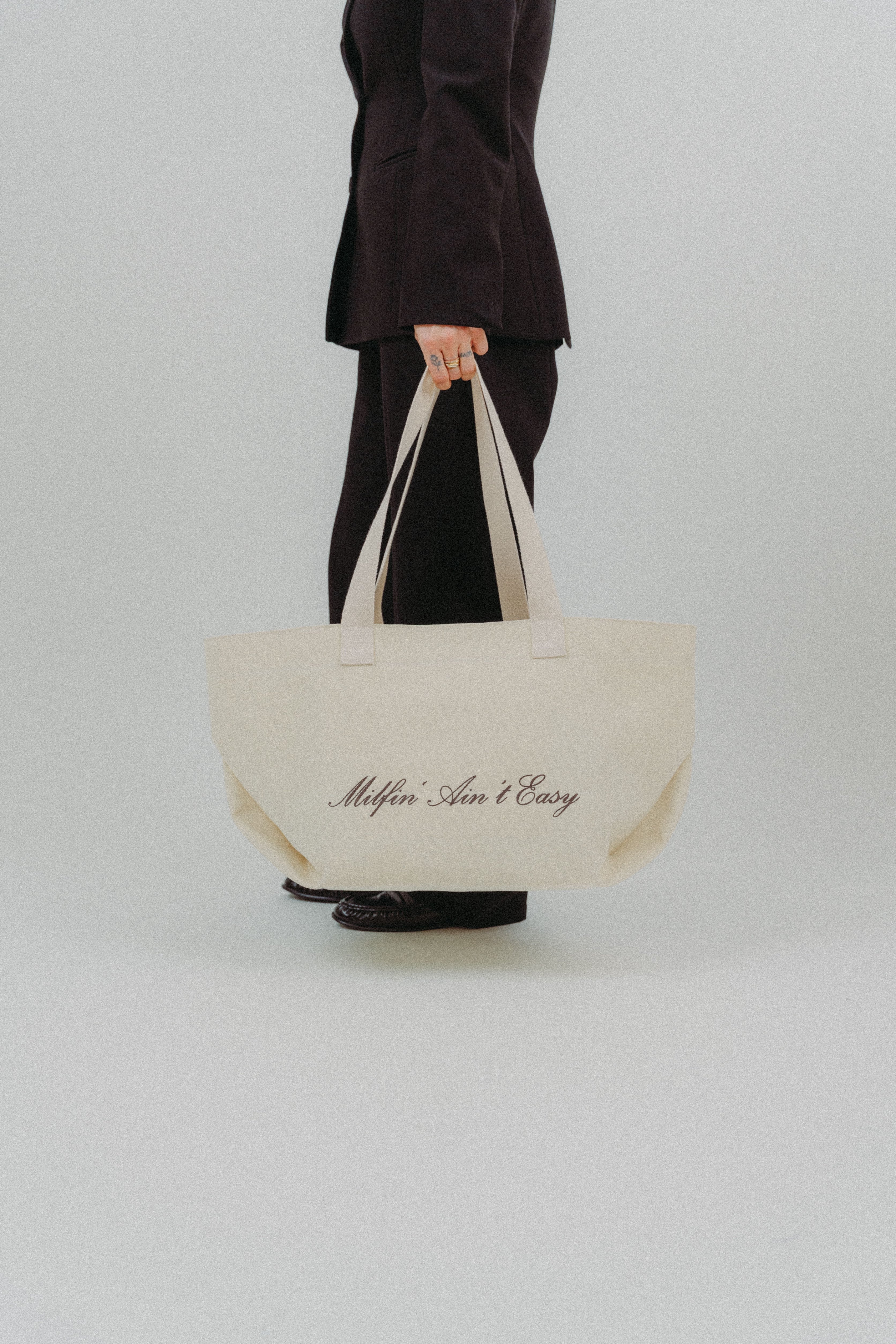 Canvas Tote „Milfin’ Ain’t Easy“
